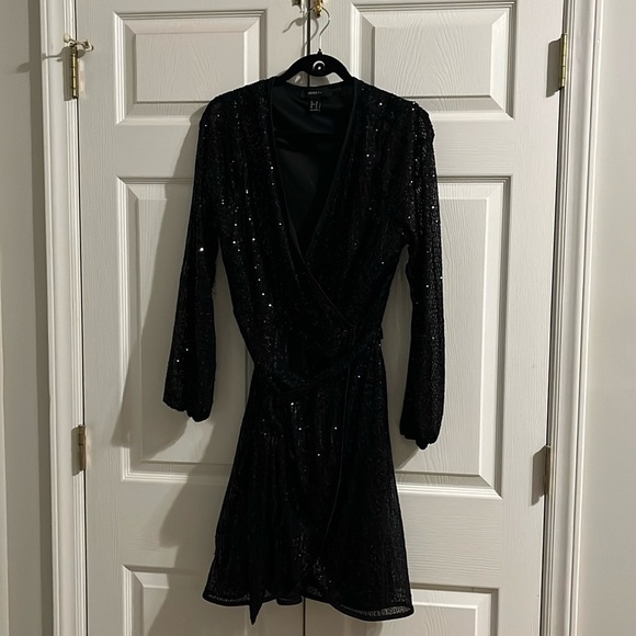 ✨Shine Bright! Forever 21 Black Sequin Wrap Party Dress - Size 0X - Long Sleeve - Picture 6 of 10